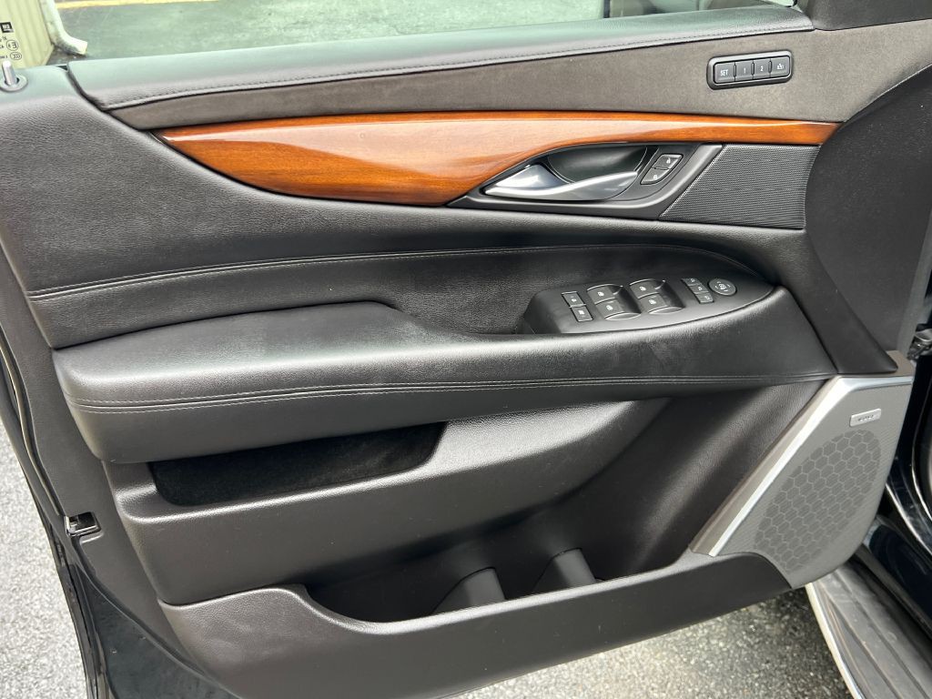 2018 Cadillac Escalade Image 12