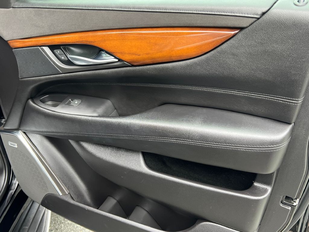 2018 Cadillac Escalade Image 13