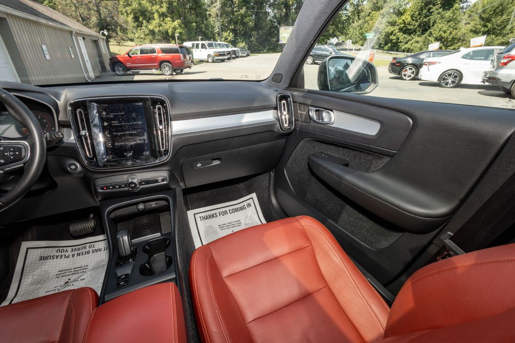2019 Volvo XC40 Image 19