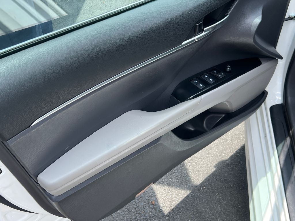 2019 Toyota Camry Image 9