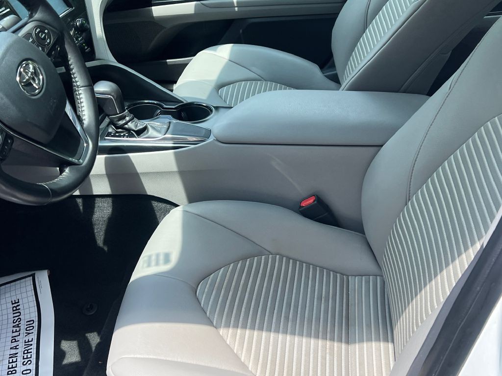 2019 Toyota Camry Image 10