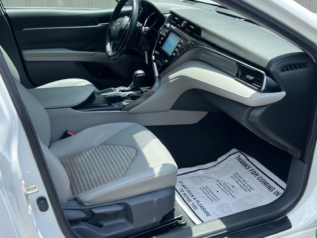 2019 Toyota Camry Image 16