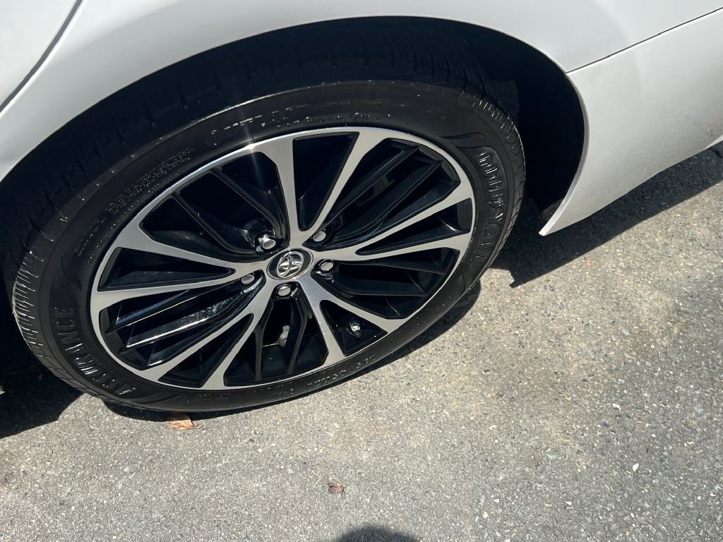2019 Toyota Camry Image 20