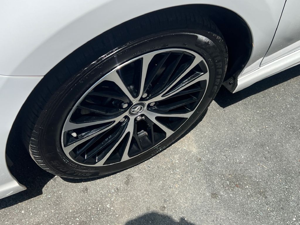 2019 Toyota Camry Image 21