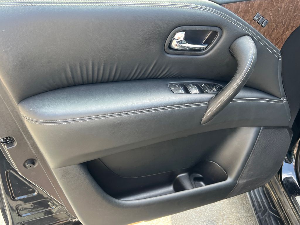2015 INFINITI QX80 Image 12