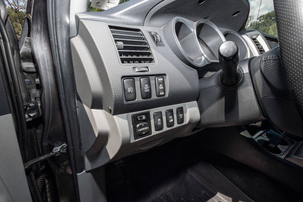 2013 Toyota Tacoma Image 24