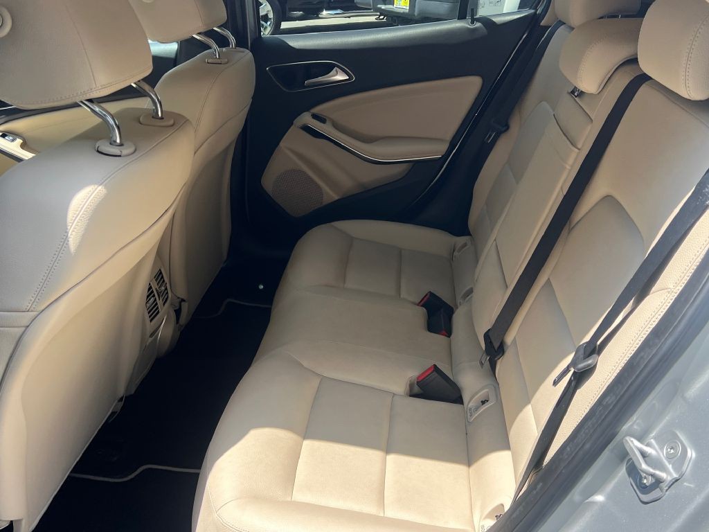 2015 Mercedes-Benz GLA-Class Image 11