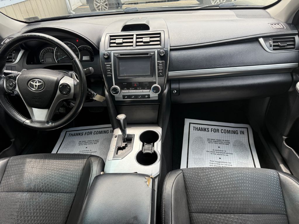 2014 Toyota Camry Image 9