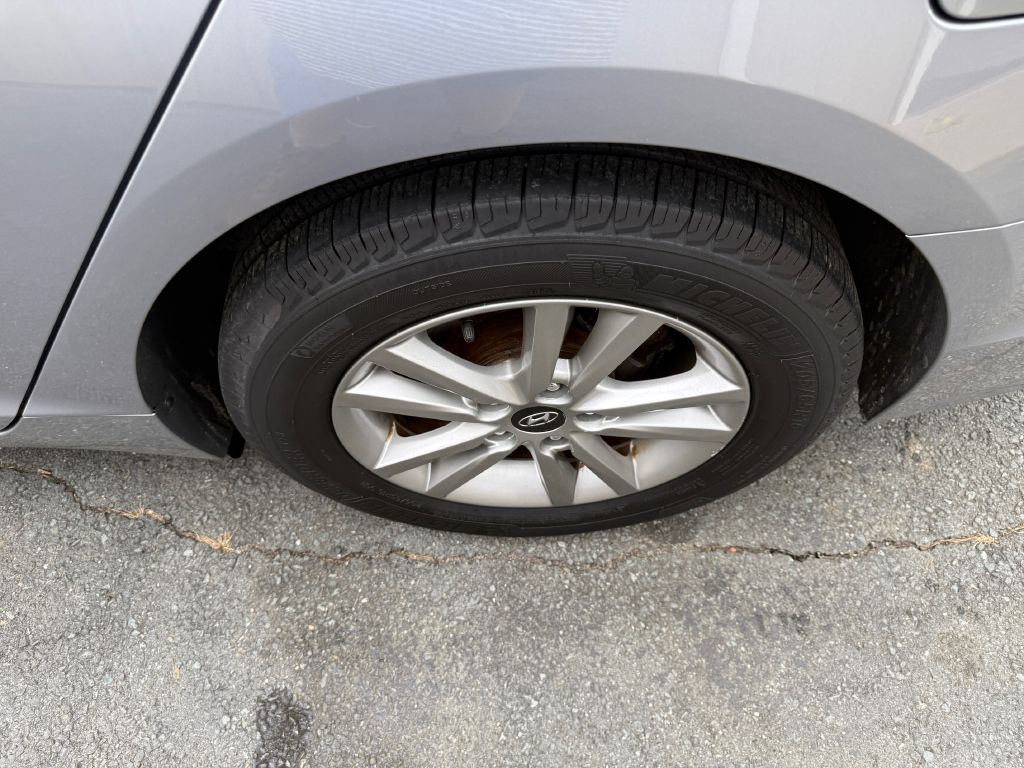 2015 Hyundai Sonata Image 18