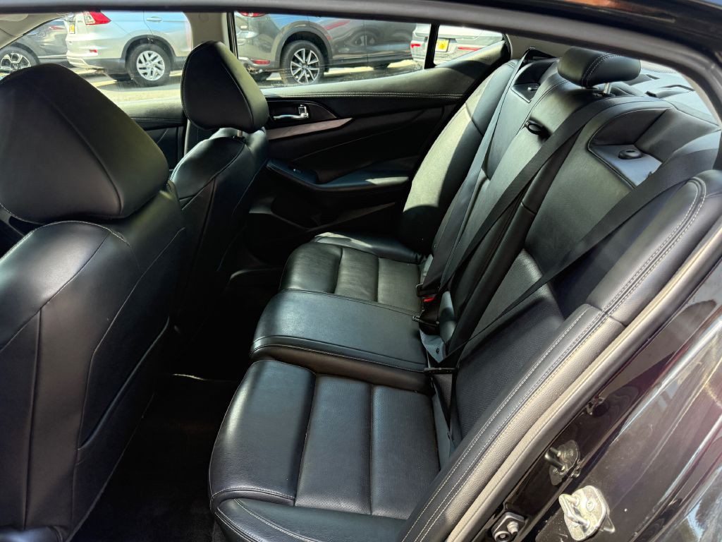 2017 Nissan Maxima Image 12