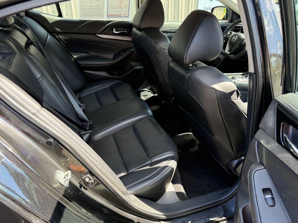 2017 Nissan Maxima Image 14