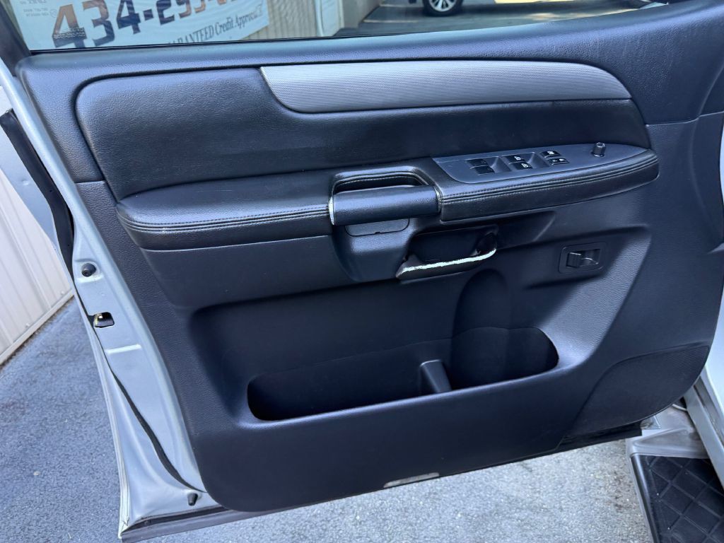 2010 Nissan Armada Image 13