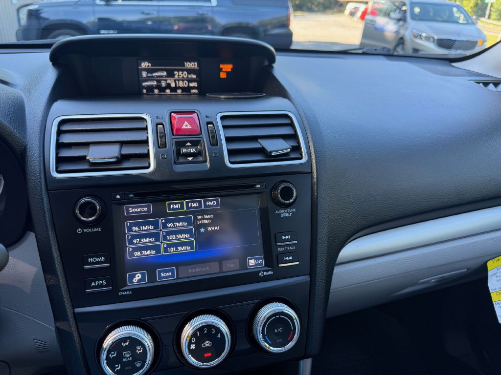 2017 Subaru Forester Image 10