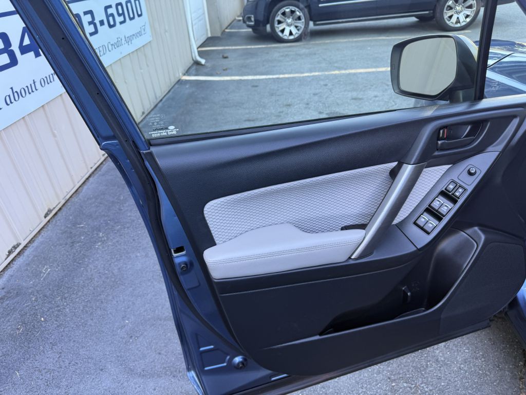 2017 Subaru Forester Image 12