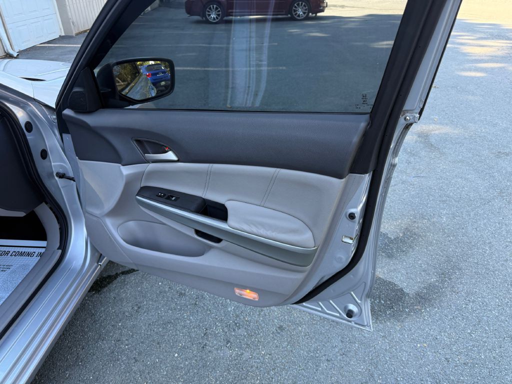 2010 Honda Accord Image 12