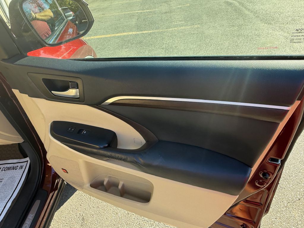 2015 Toyota Highlander Image 10