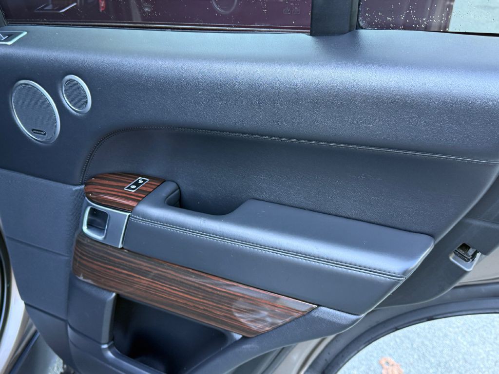 2015 Land Rover Range Rover Image 18