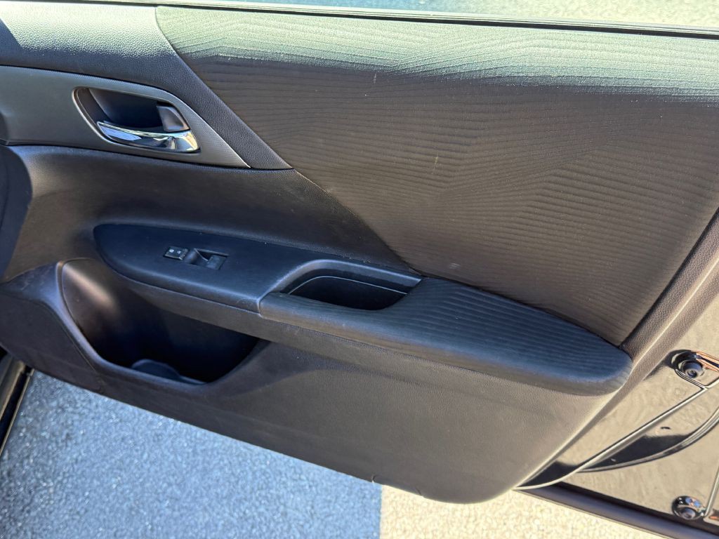 2015 Honda Accord Image 16
