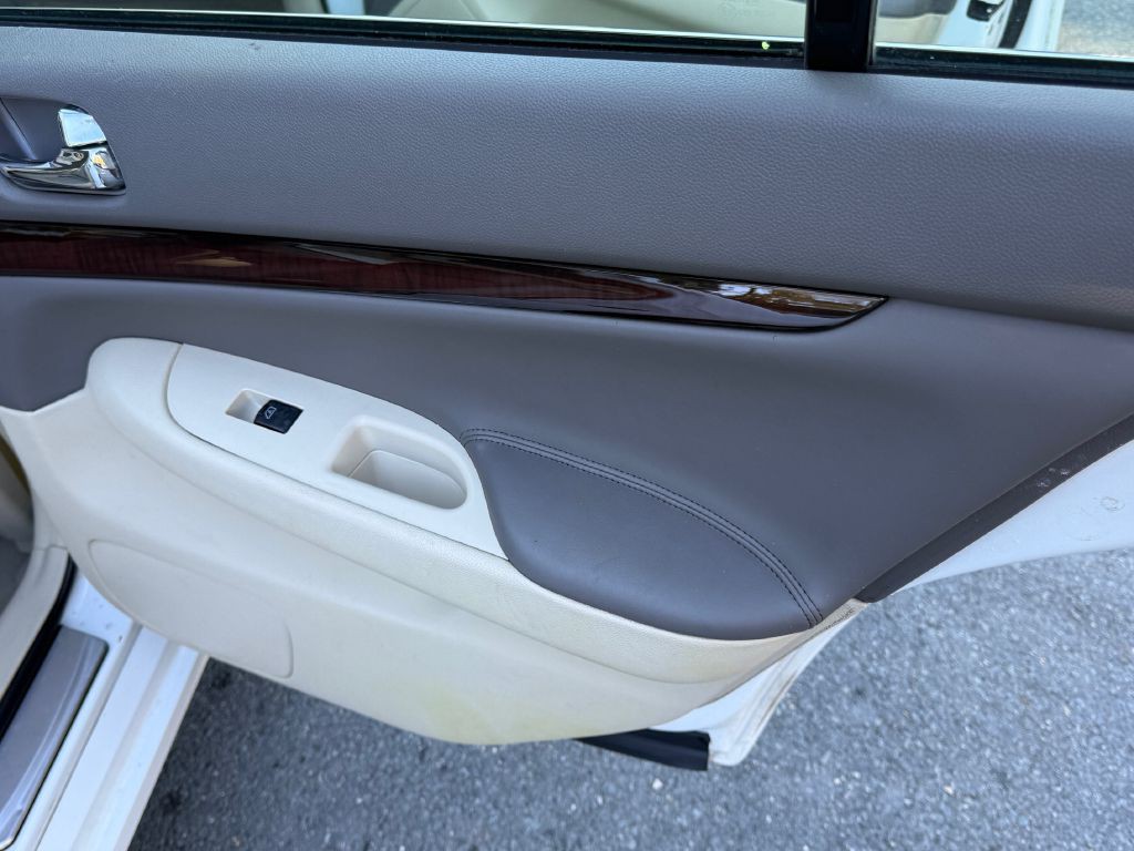 2013 INFINITI G37 Image 11
