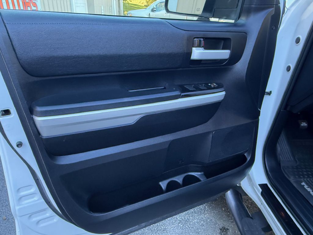 2017 Toyota Tundra Image 11