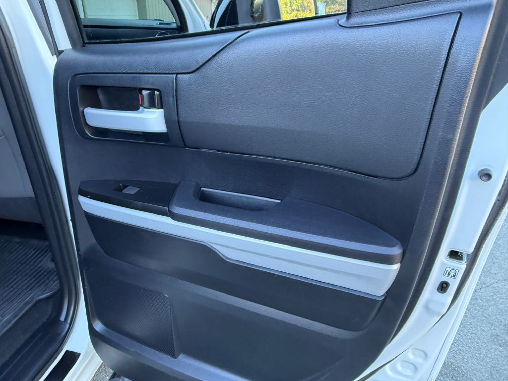2017 Toyota Tundra Image 16
