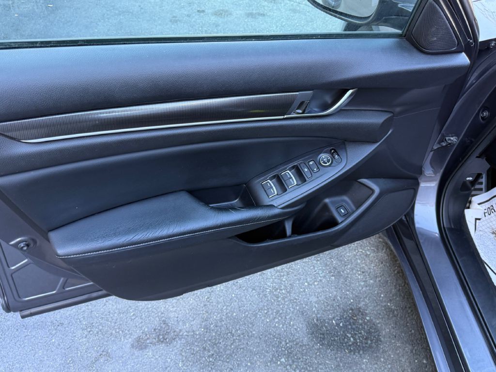 2018 Honda Accord Image 12