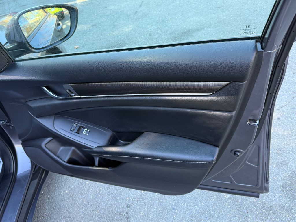 2018 Honda Accord Image 16