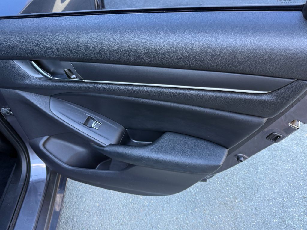 2018 Honda Accord Image 18