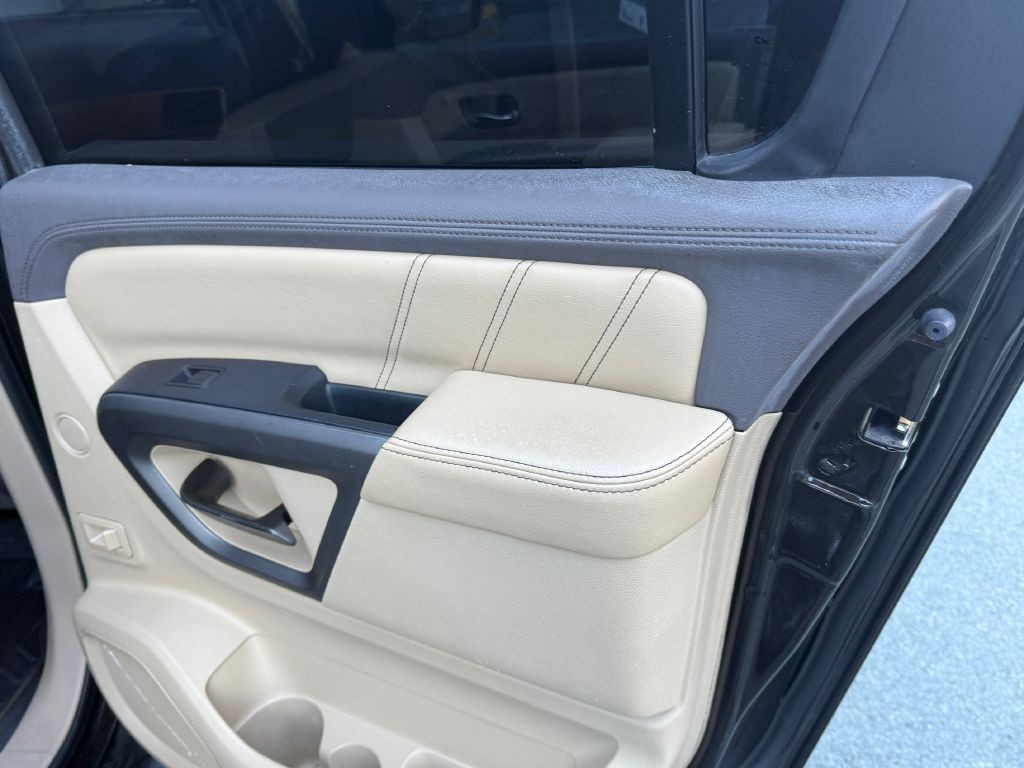 2015 Nissan Armada Image 15