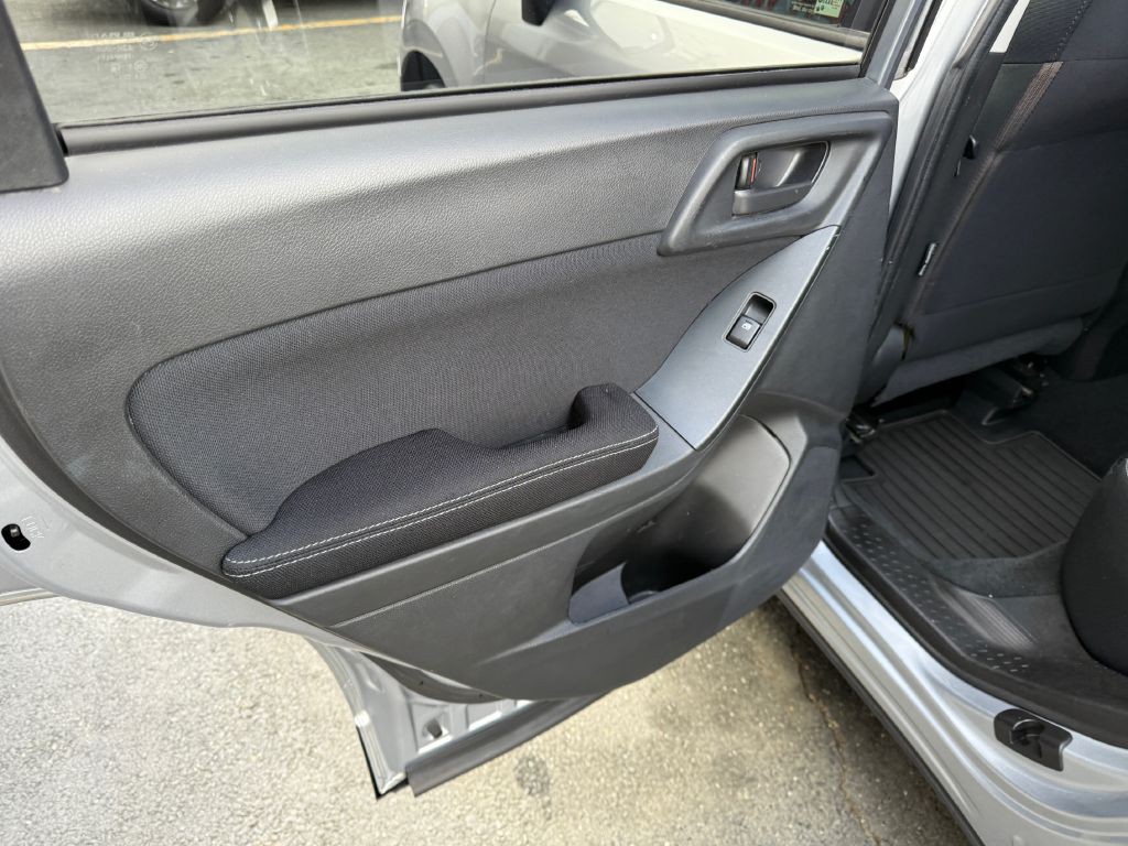 2014 Subaru Forester Image 16