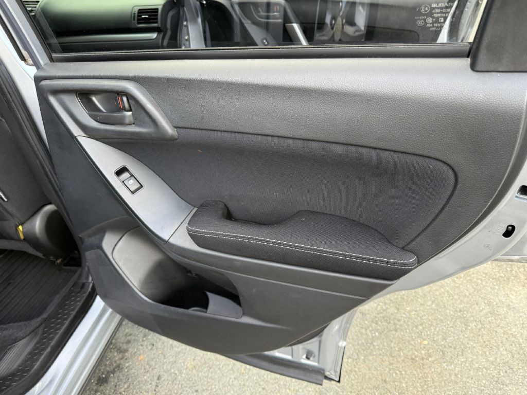 2014 Subaru Forester Image 21