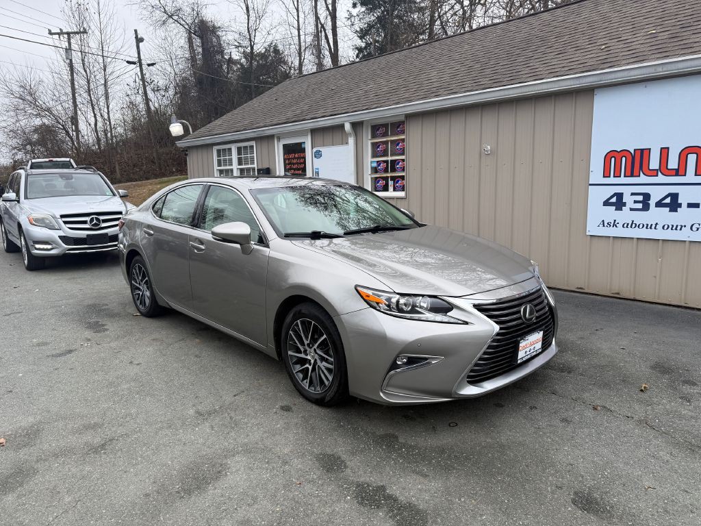 2017 Lexus ES Image 2