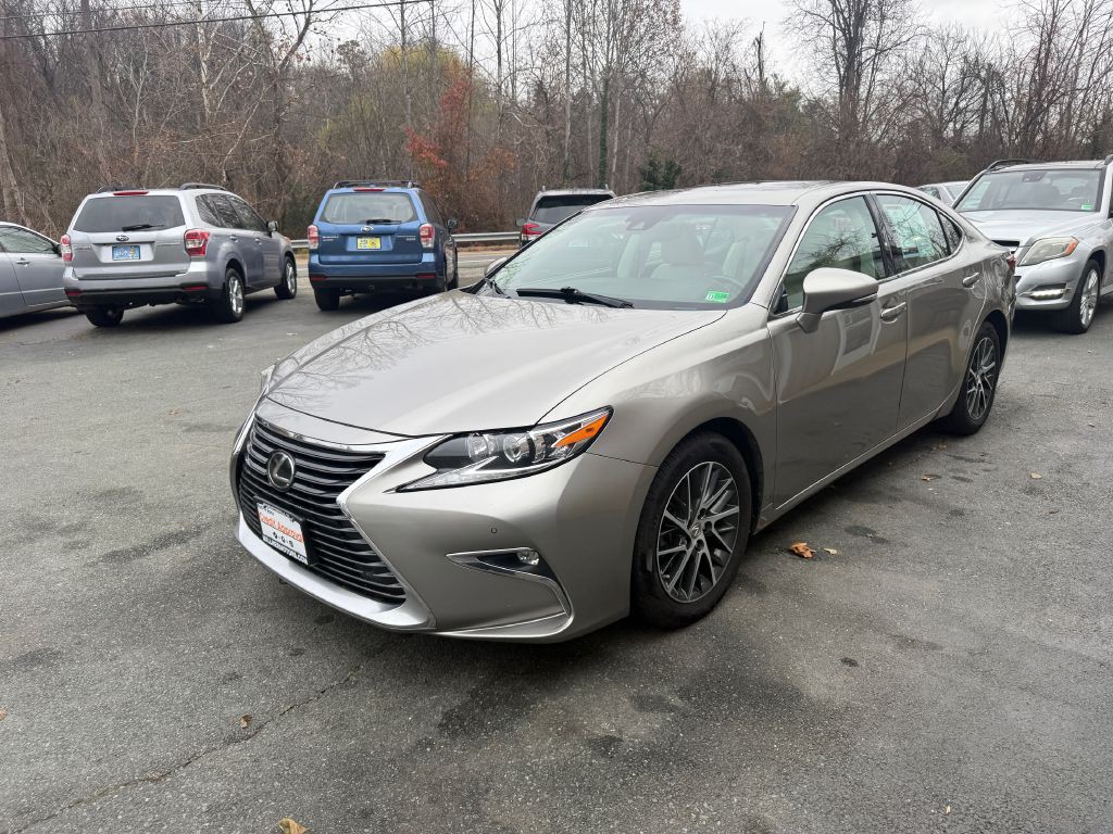 2017 Lexus ES Image 4