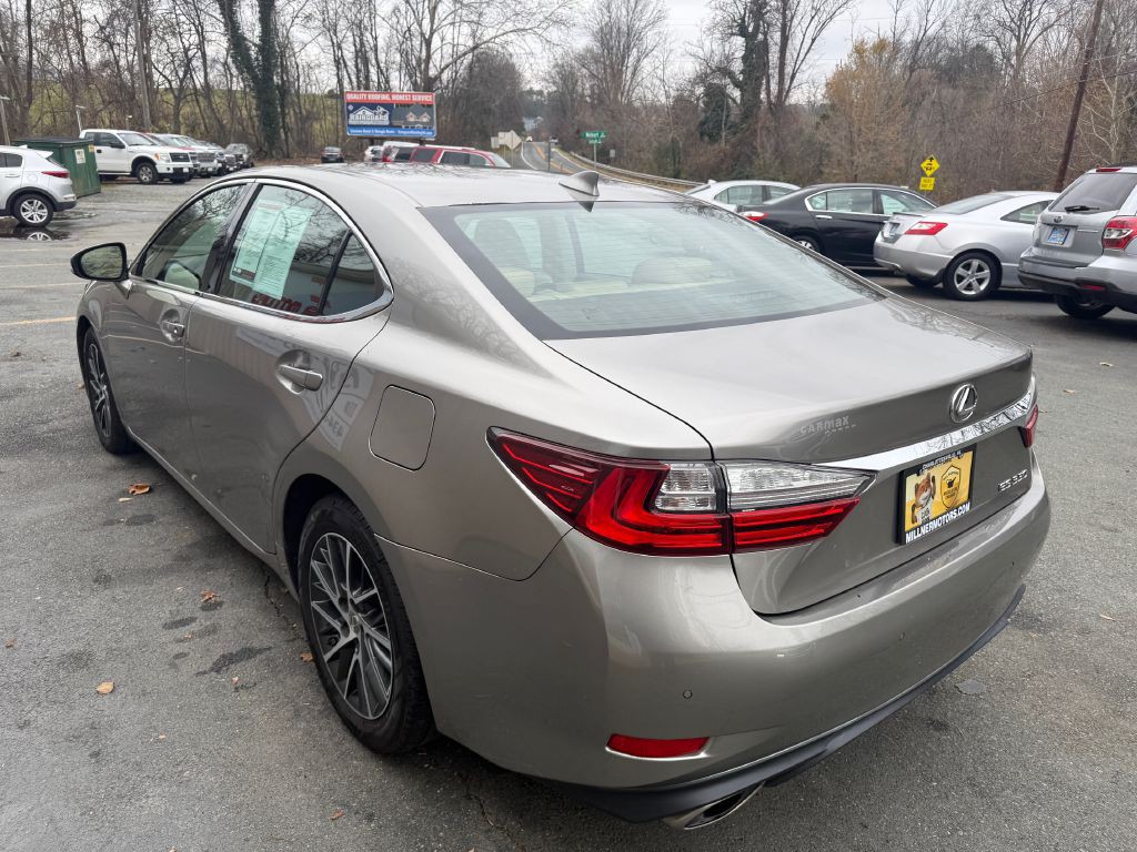 2017 Lexus ES Image 5