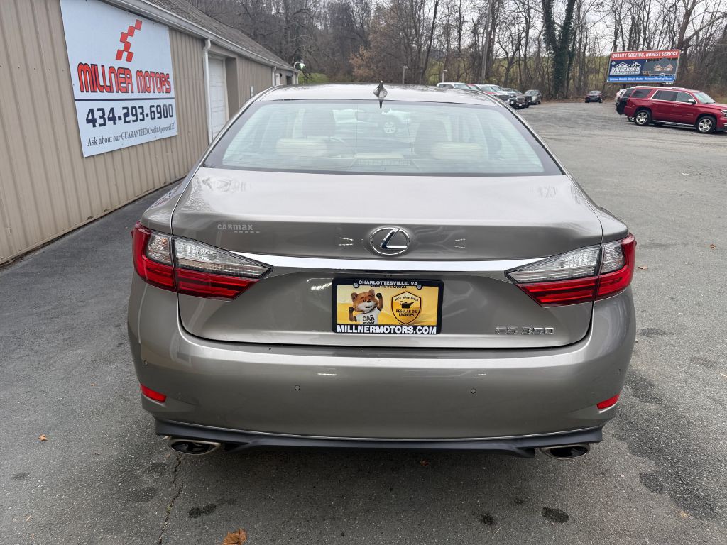 2017 Lexus ES Image 6