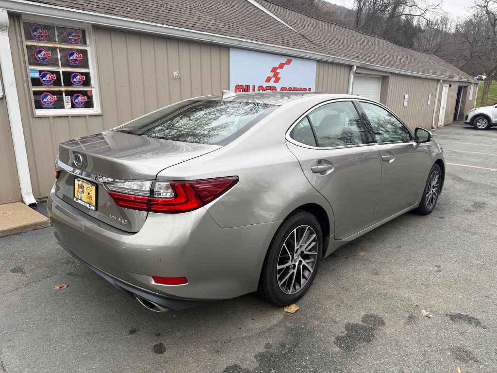 2017 Lexus ES Image 7
