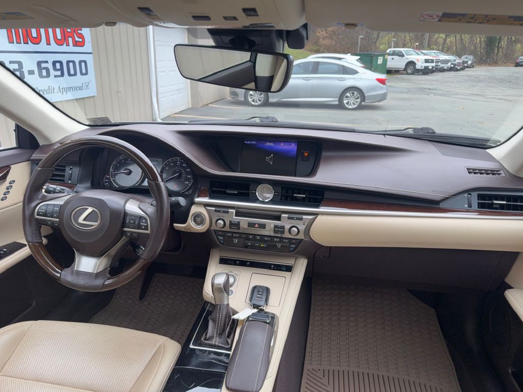 2017 Lexus ES Image 8