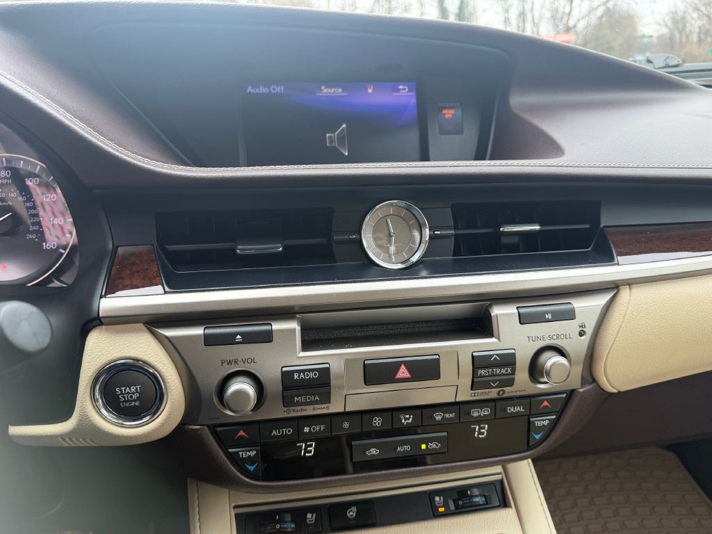 2017 Lexus ES Image 11