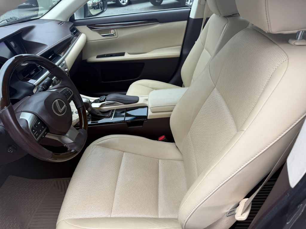 2017 Lexus ES Image 13