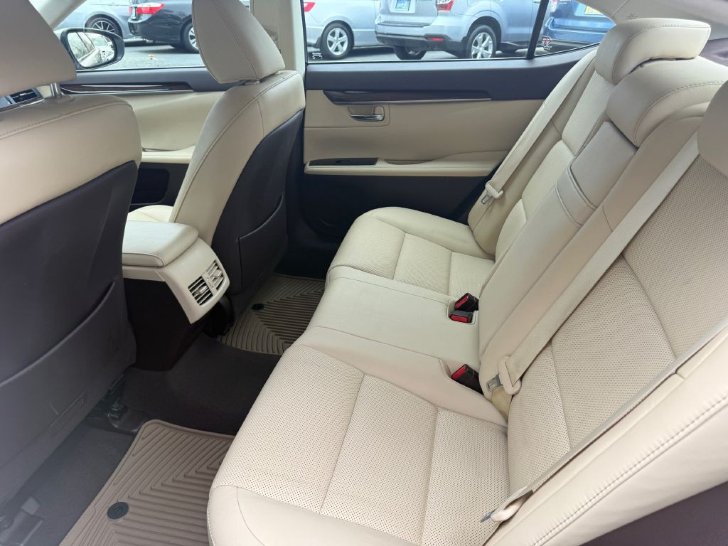 2017 Lexus ES Image 15