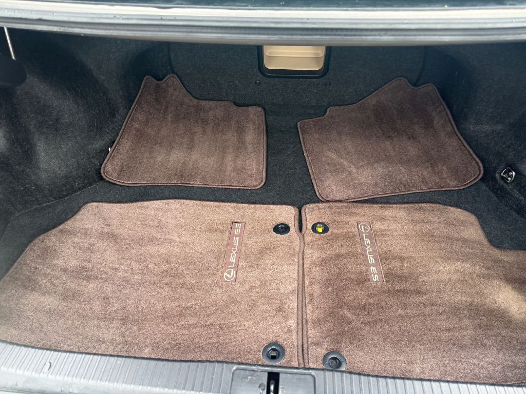 2017 Lexus ES Image 21