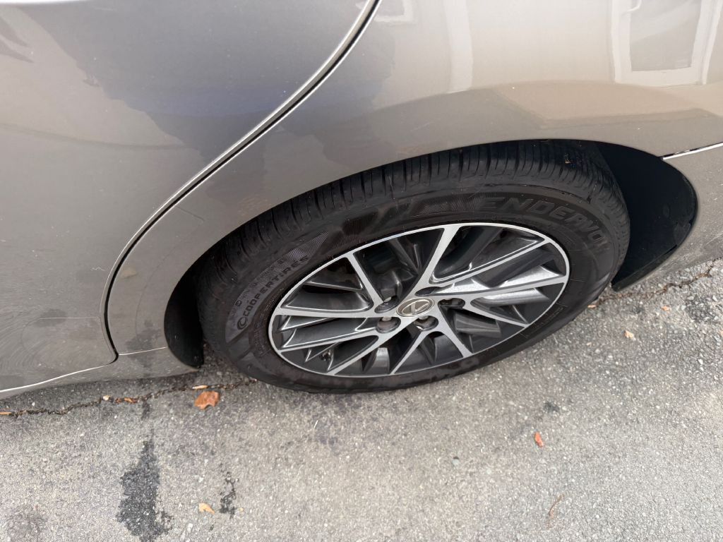 2017 Lexus ES Image 22