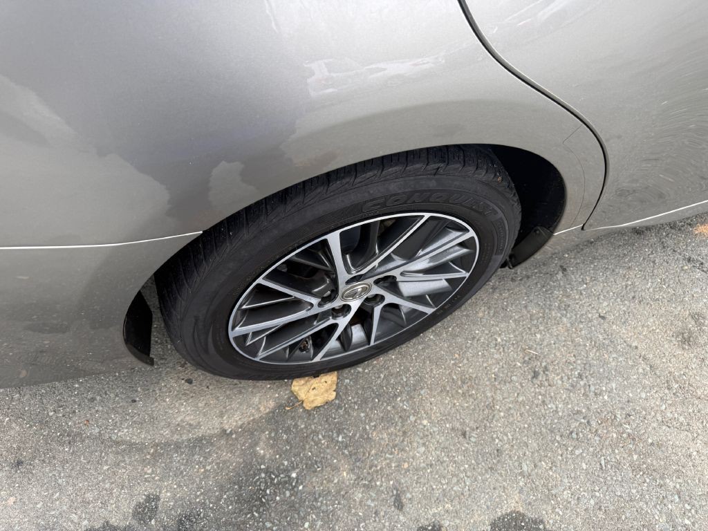 2017 Lexus ES Image 23