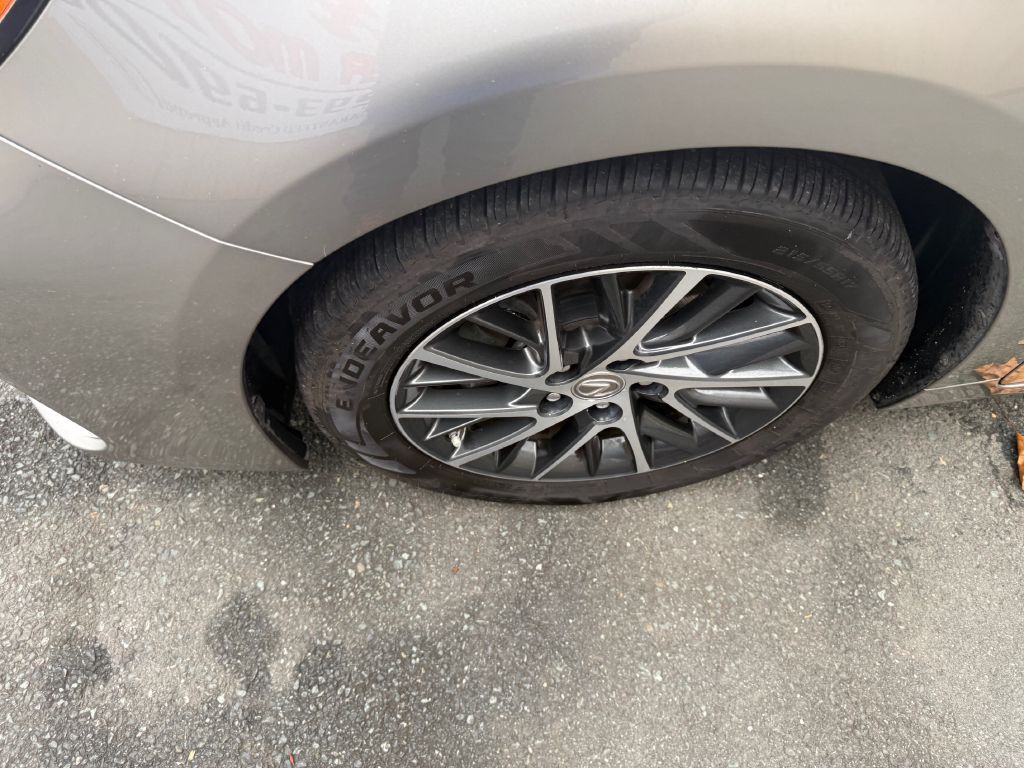 2017 Lexus ES Image 25