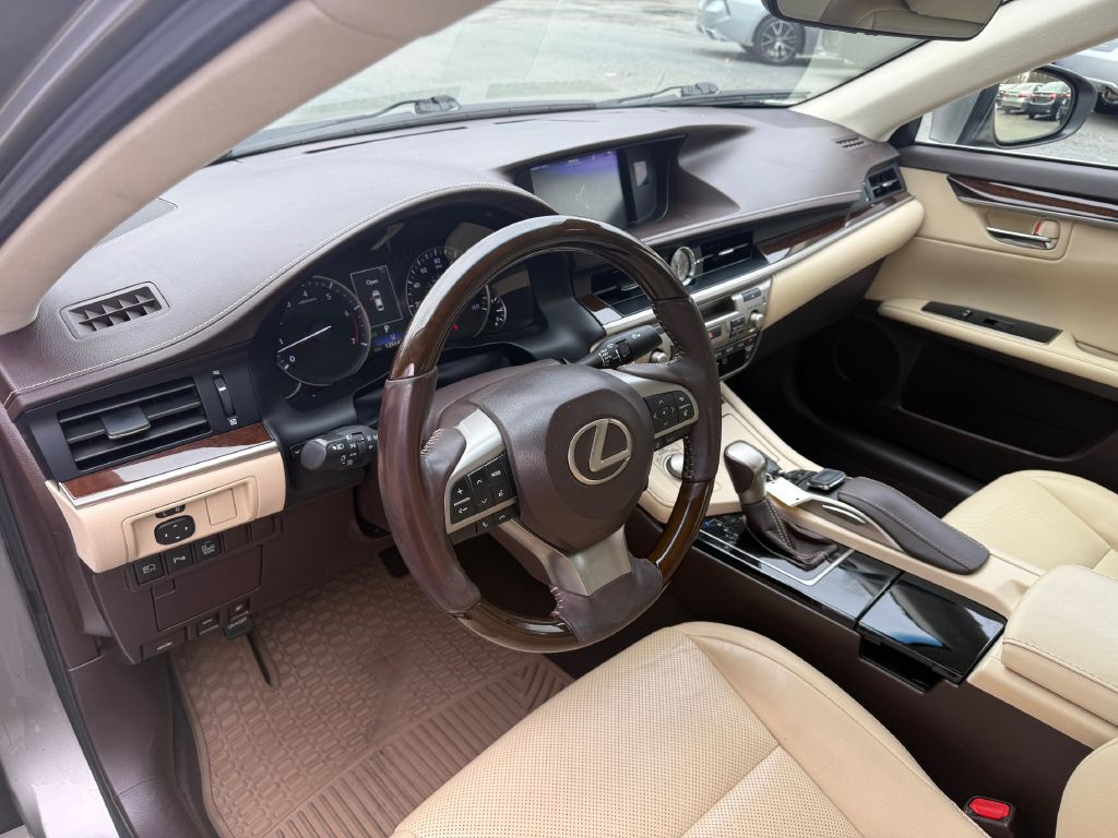 2017 Lexus ES Image 13