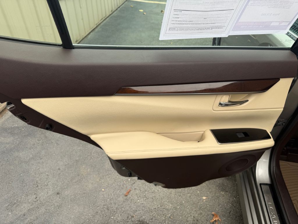 2017 Lexus ES Image 15