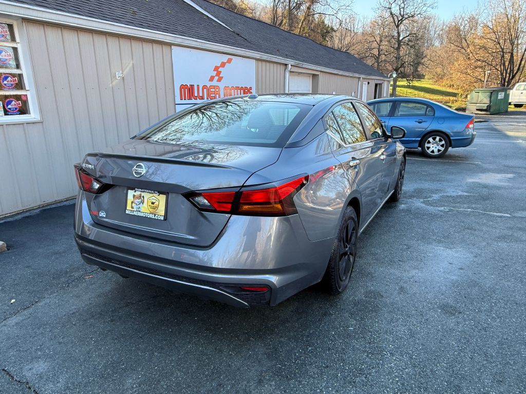 2020 Nissan Altima Image 8