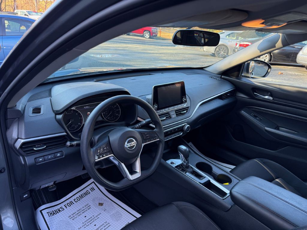 2020 Nissan Altima Image 10