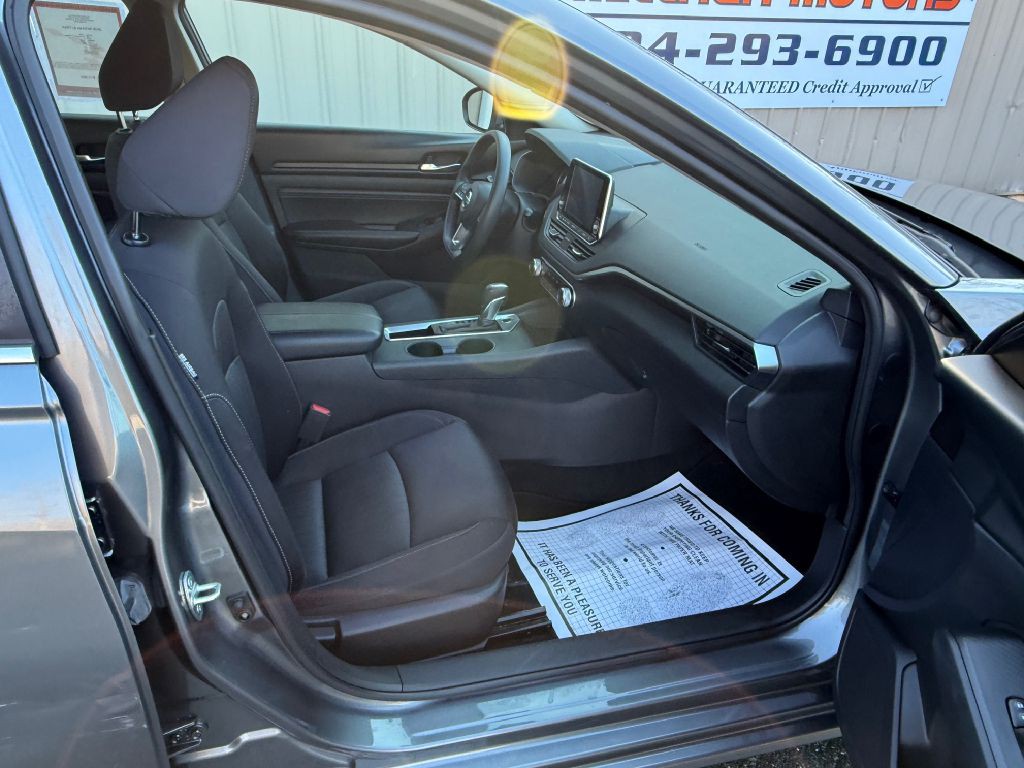 2020 Nissan Altima Image 12