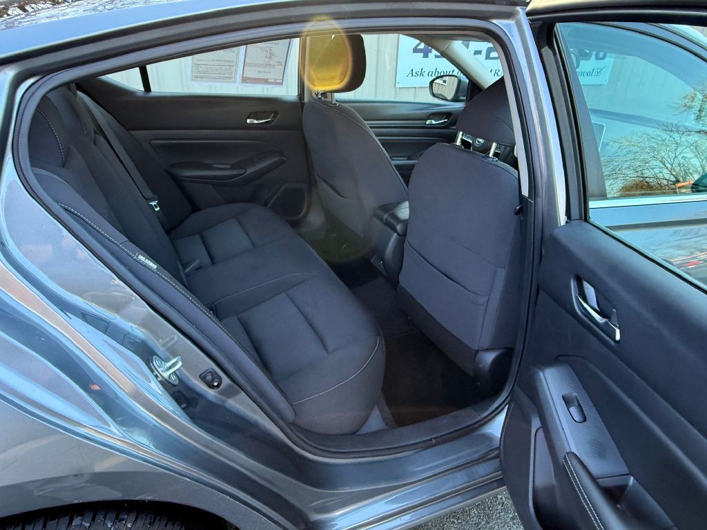 2020 Nissan Altima Image 14